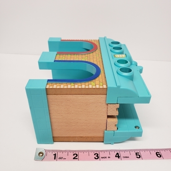 Chuggington Train Tunnel Depot Railroad Wood Bridge 2010 Learning Curve - Picture 8 of 10